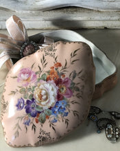 Load image into Gallery viewer, Limoge hand painted porcelain trinket box